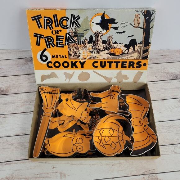 Vintage Halloween Trick or Treat Cookie Cutters Metal 6 - Picture 1 of 6